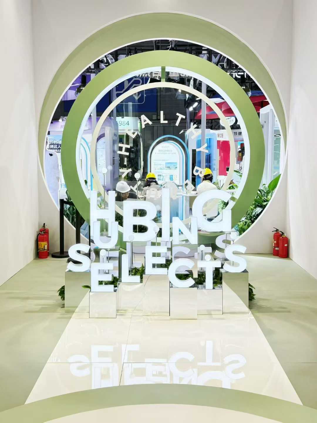 顺动进博会双展馆亮相